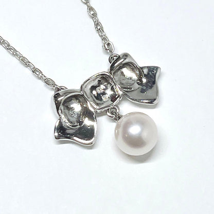 Mikimoto Akoya pearl necklace with 6.7mm pearls and silver ribbon motif pendant on 38.5cm chain