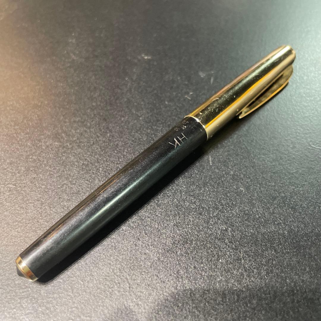 Pilot fountain pen with black and gold body featuring HK K14 engraving
