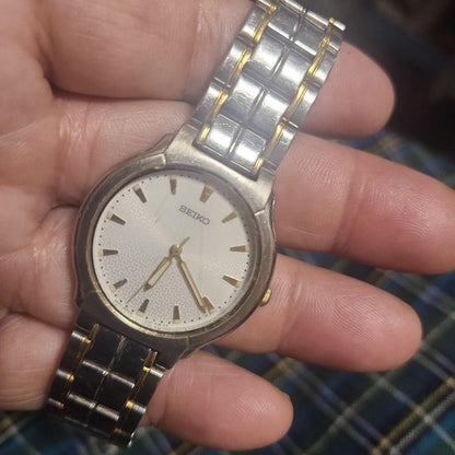 SEIKO V701-2550 Quartz Men's Watch — Japanese