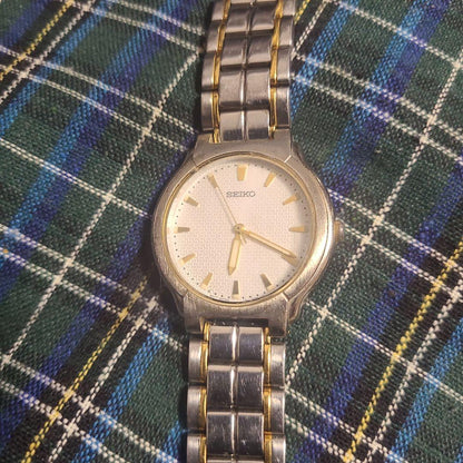 SEIKO V701-2550 Quartz Men's Watch — Japanese