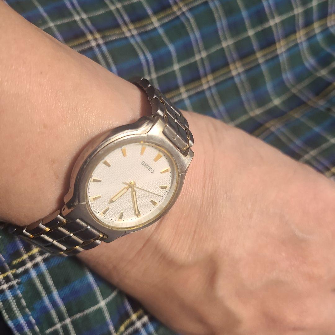 SEIKO V701-2550 Quartz Men's Watch — Japanese