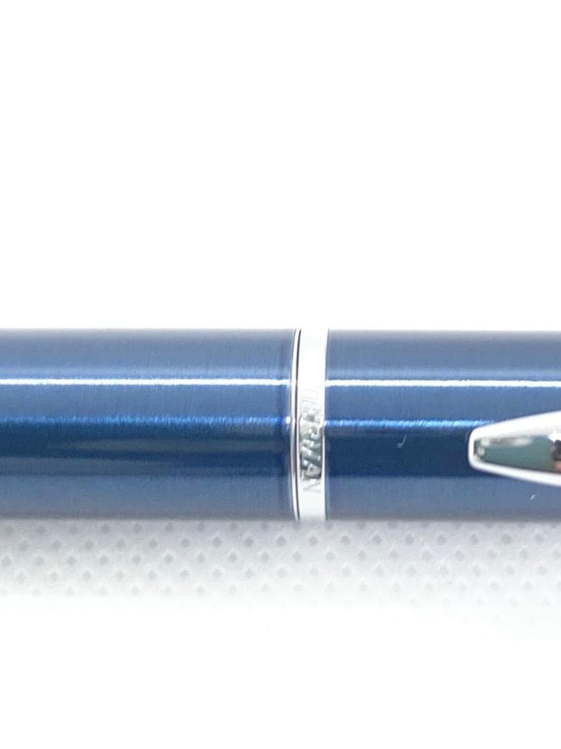 WATERMAN Metropolitan Hemisphaer fountain pen with black and silver body shown uncapped