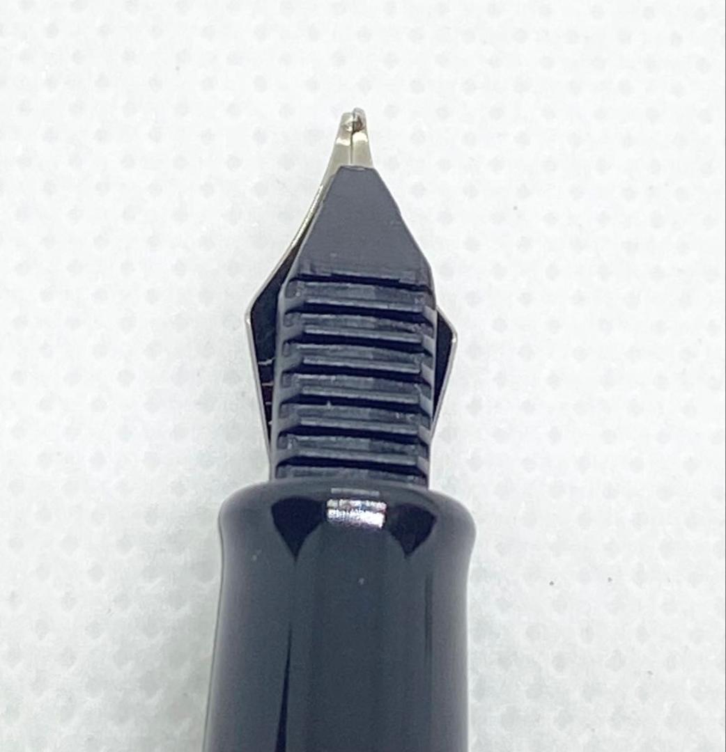 WATERMAN Metropolitan Hemisphaer fountain pen with black and silver body shown uncapped