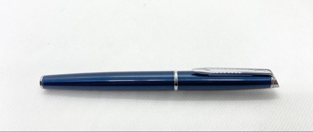 WATERMAN Metropolitan Hemisphaer fountain pen with black and silver body shown uncapped