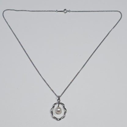 1367 Mikimoto Pearl Necklace with 7mm pearls on 42cm silver chain