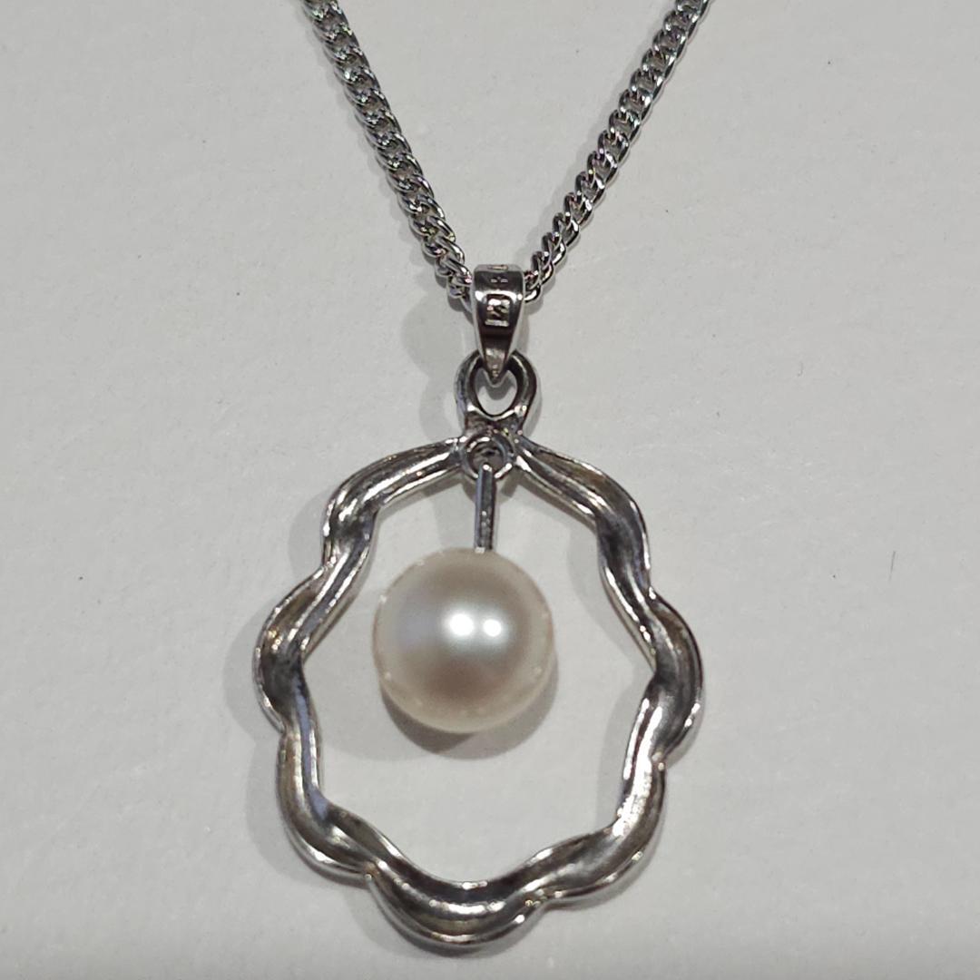 1367 Mikimoto Pearl Necklace with 7mm pearls on 42cm silver chain