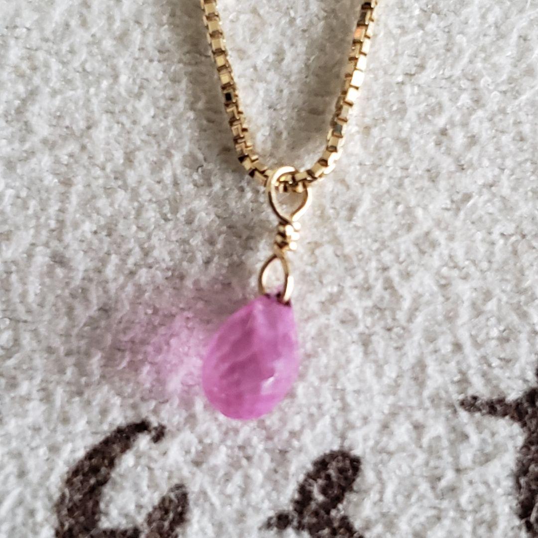 Pink Sapphire Agate necklace with K10 yellow gold Venice chain 36–44 cm and 0.5 x 0.3 cm charm