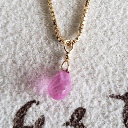Pink Sapphire Agate necklace with K10 yellow gold Venice chain 36–44 cm and 0.5 x 0.3 cm charm