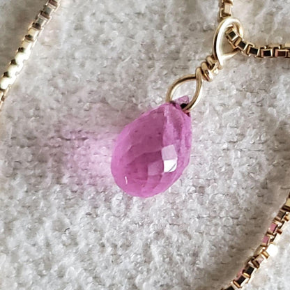 Pink Sapphire Agate necklace with K10 yellow gold Venice chain 36–44 cm and 0.5 x 0.3 cm charm