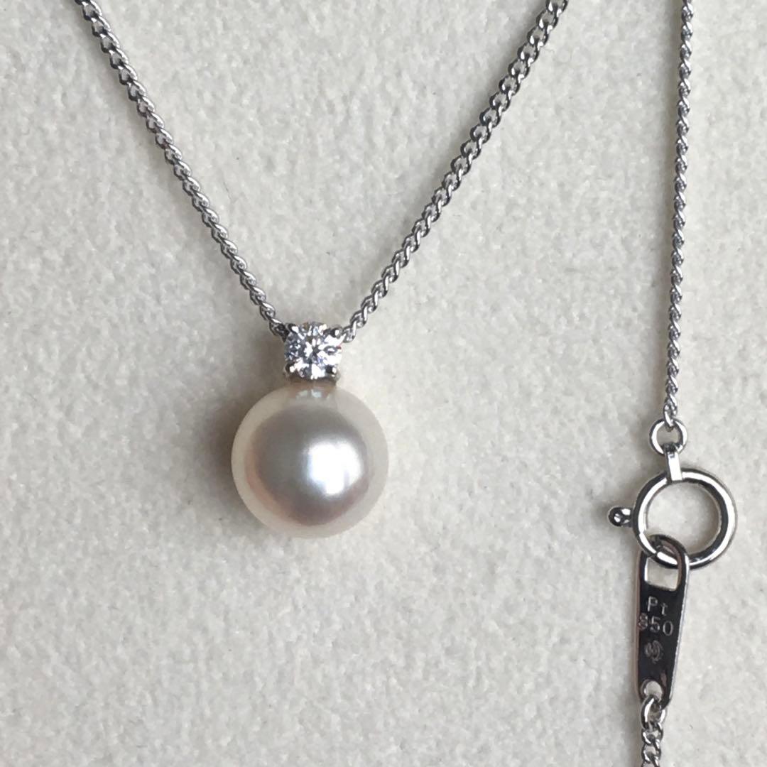 Tasaki Pt850 Akoya pearl necklace featuring 8mm pearls and diamond decorations on a silver chain