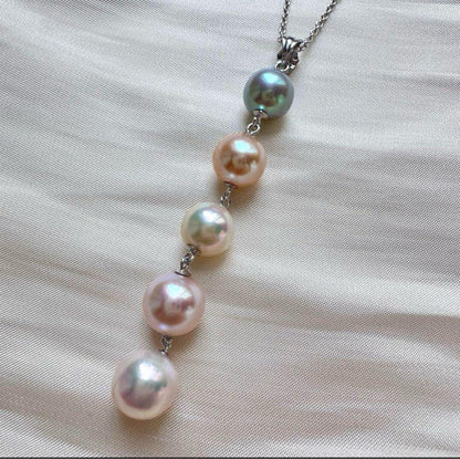 Silver 925 necklace with 5 multi-color Akoya pearls and a 7cm pendant on a 40cm chain
