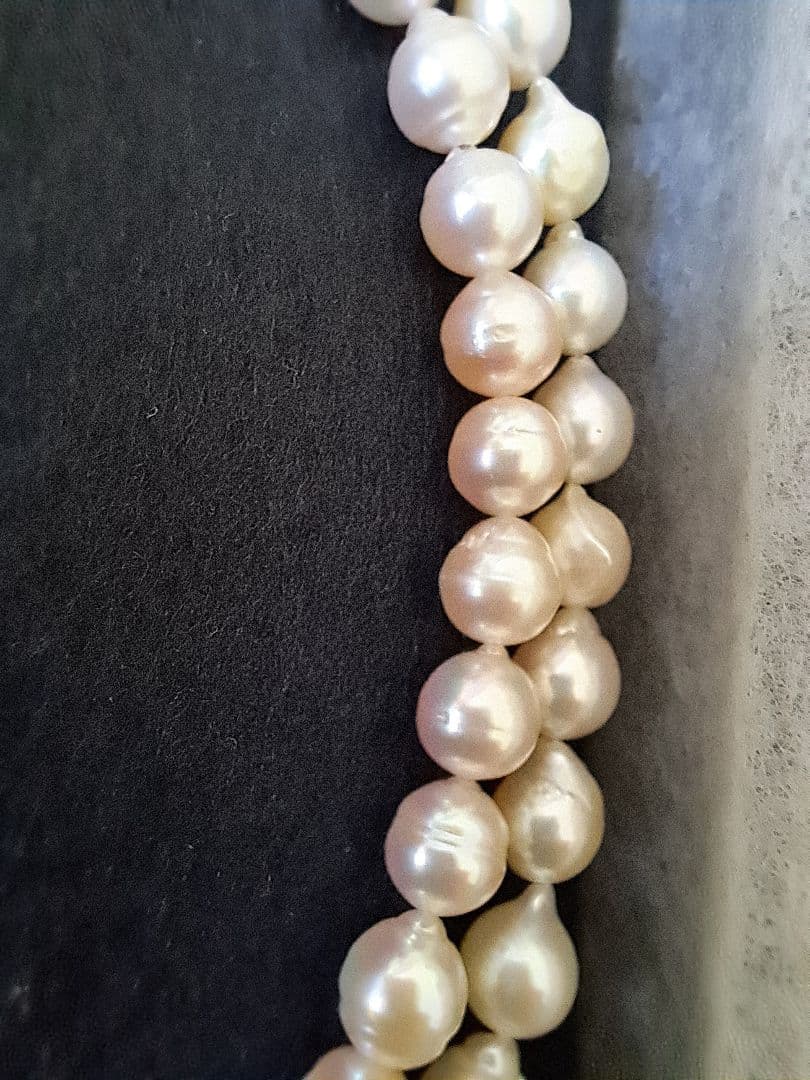 Akoya pearl necklace and earring set with 7.5-8mm beads and 42cm and 47cm necklace lengths