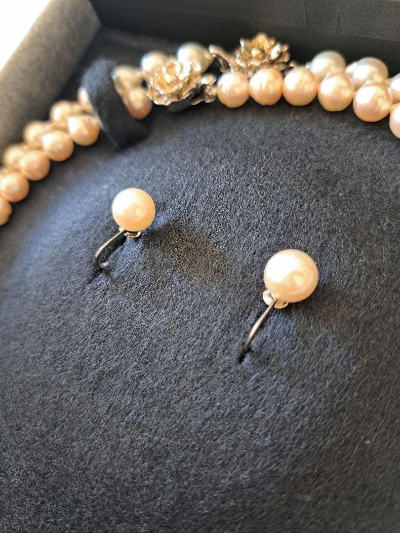 Akoya pearl necklace and earring set with 7.5-8mm beads and 42cm and 47cm necklace lengths
