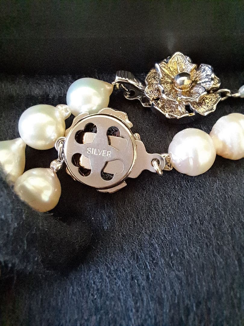 Akoya pearl necklace and earring set with 7.5-8mm beads and 42cm and 47cm necklace lengths