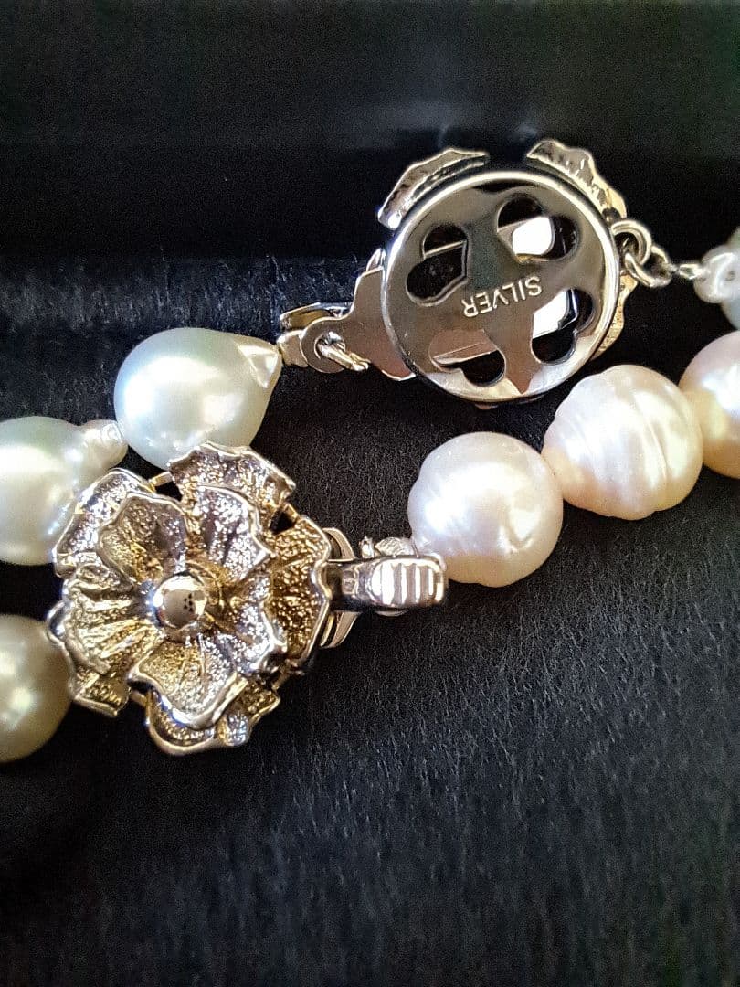Akoya pearl necklace and earring set with 7.5-8mm beads and 42cm and 47cm necklace lengths