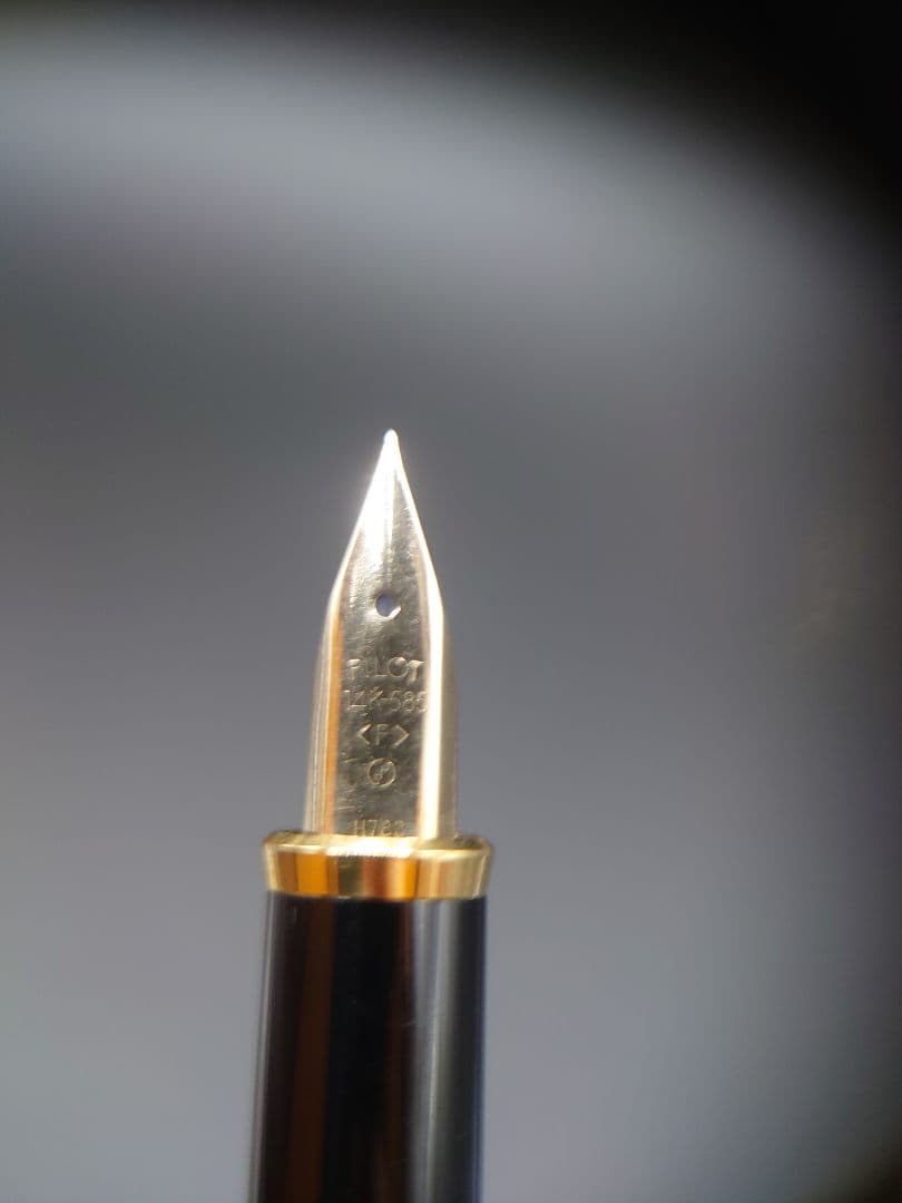 PILOT 14K gold fountain pen with fine point F nib in unused condition