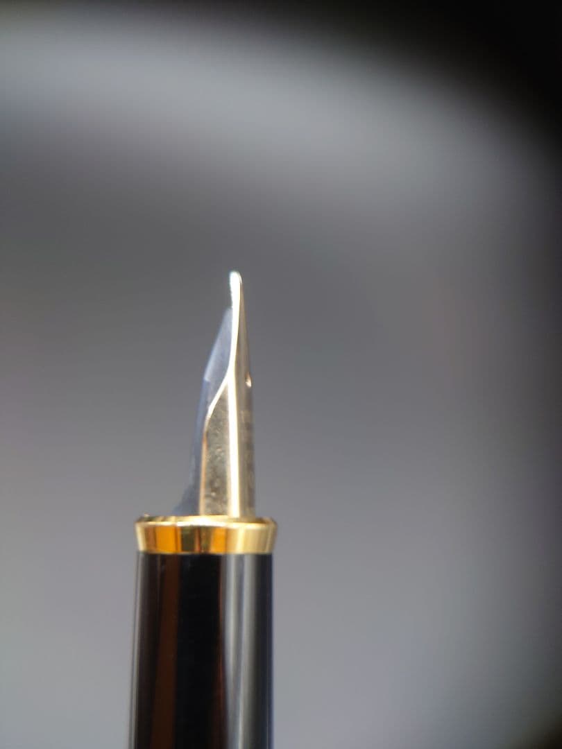 PILOT 14K gold fountain pen with fine point F nib in unused condition