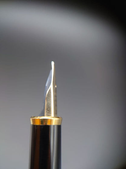 PILOT 14K gold fountain pen with fine point F nib in unused condition