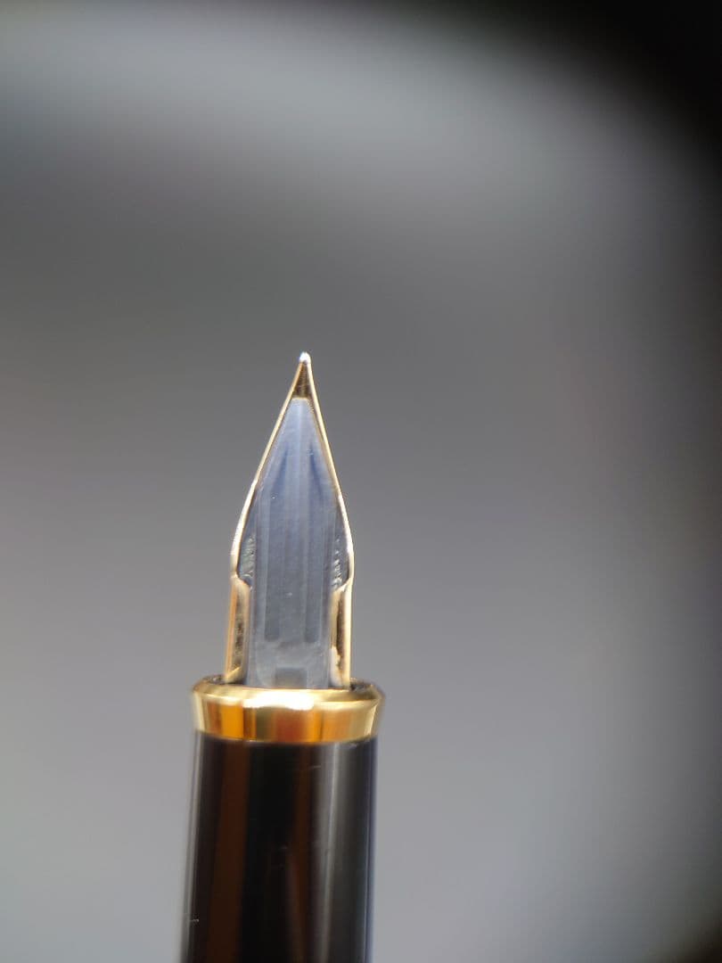 PILOT 14K gold fountain pen with fine point F nib in unused condition