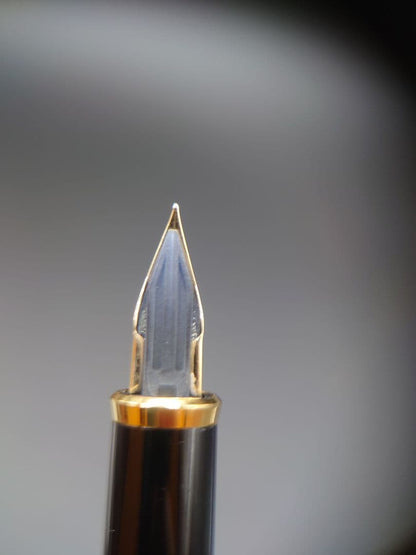 PILOT 14K gold fountain pen with fine point F nib in unused condition