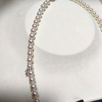 MIKIMOTO pearl necklace with 7.0 to 6.5 mm pearls and an M charm, 42.5 cm long