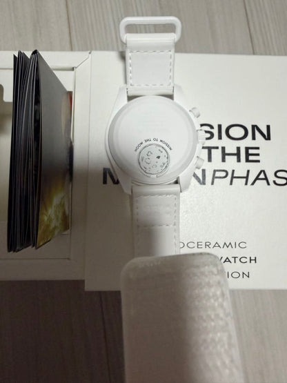 swatch MOONSWATCH SNOOPY Quartz Men's — Japanese
