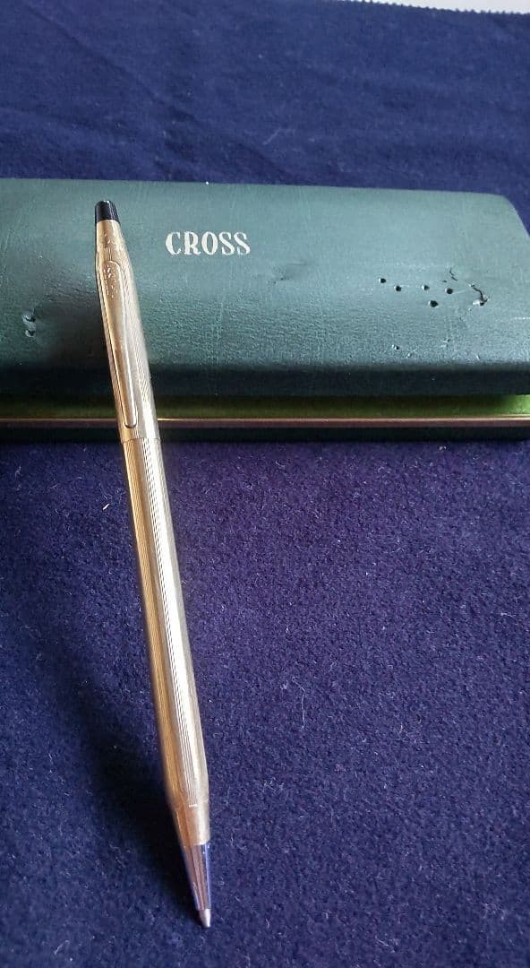 Cross ballpoint pen with 10K gold plating and black ink, measuring 13 cm long