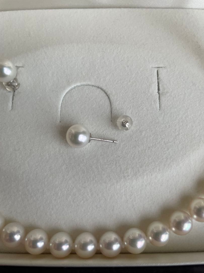 Akoya Pearl Aurora Hanadama necklace with 7.7mm pearls and matching 14k white gold earrings