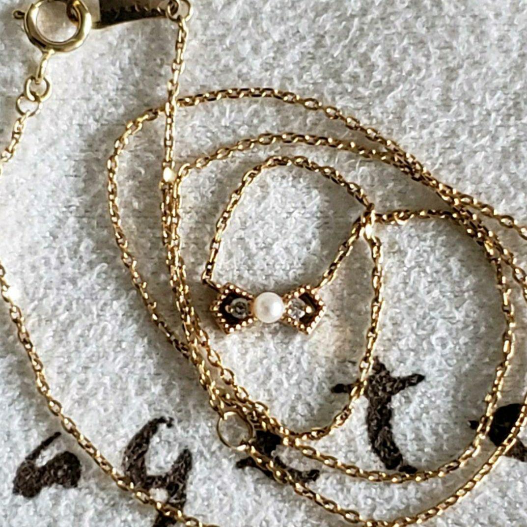 Ribbon Diamond Pearl Necklace featuring two diamonds and one pearl on an adjustable 40 cm K10 gold chain