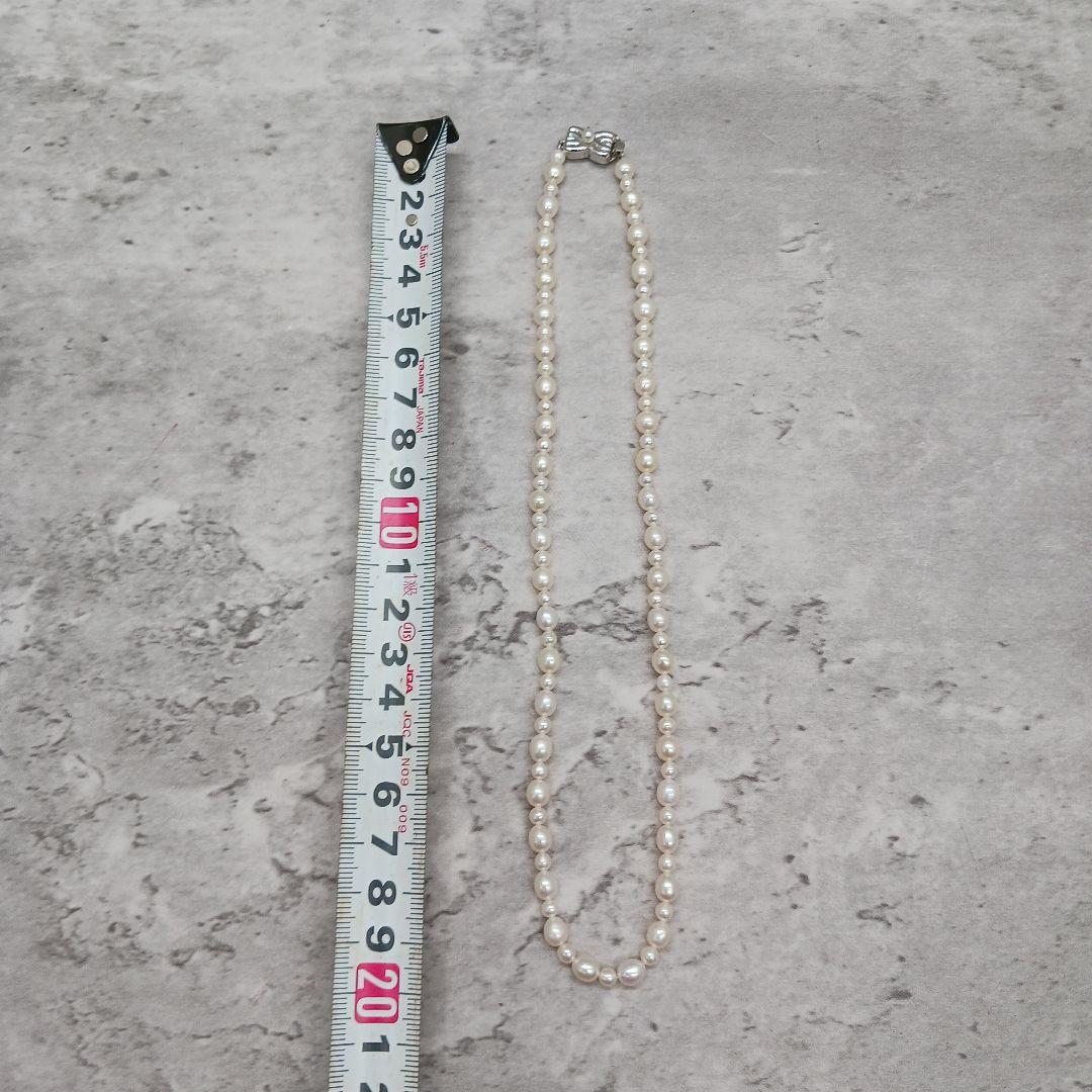 Tasaki Law Pearl Necklace featuring lustrous pearls on a 42cm chain weighing 13.8 grams