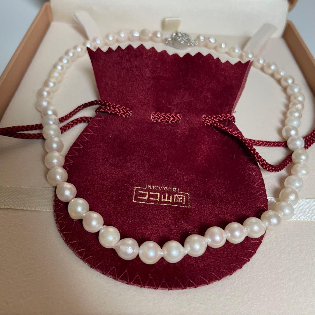 Akoya white semi-baroque pearl necklace with approximately 7mm pearls, 42cm length