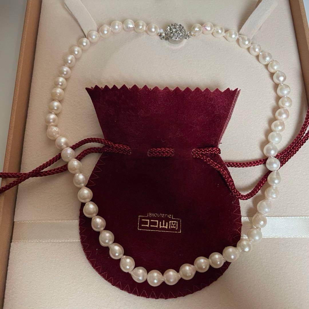 Akoya white semi-baroque pearl necklace with approximately 7mm pearls, 42cm length