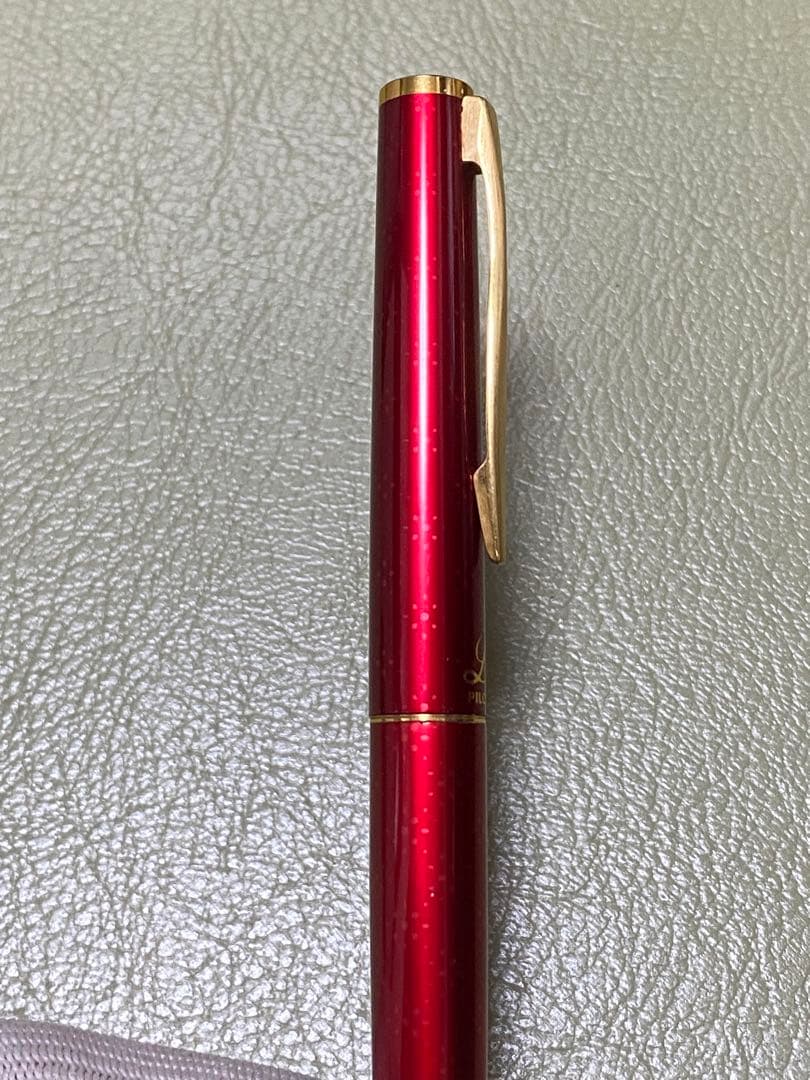 Pilot Elite Hasem Shibata 14K 585 gold fountain pen with a sleek design