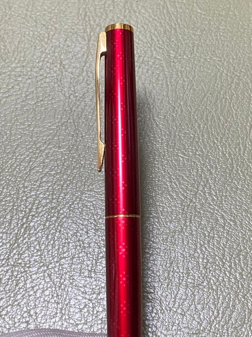 Pilot Elite Hasem Shibata 14K 585 gold fountain pen with a sleek design