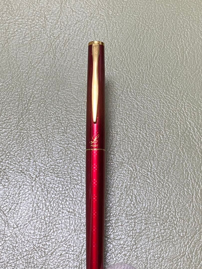 Pilot Elite Hasem Shibata 14K 585 gold fountain pen with a sleek design