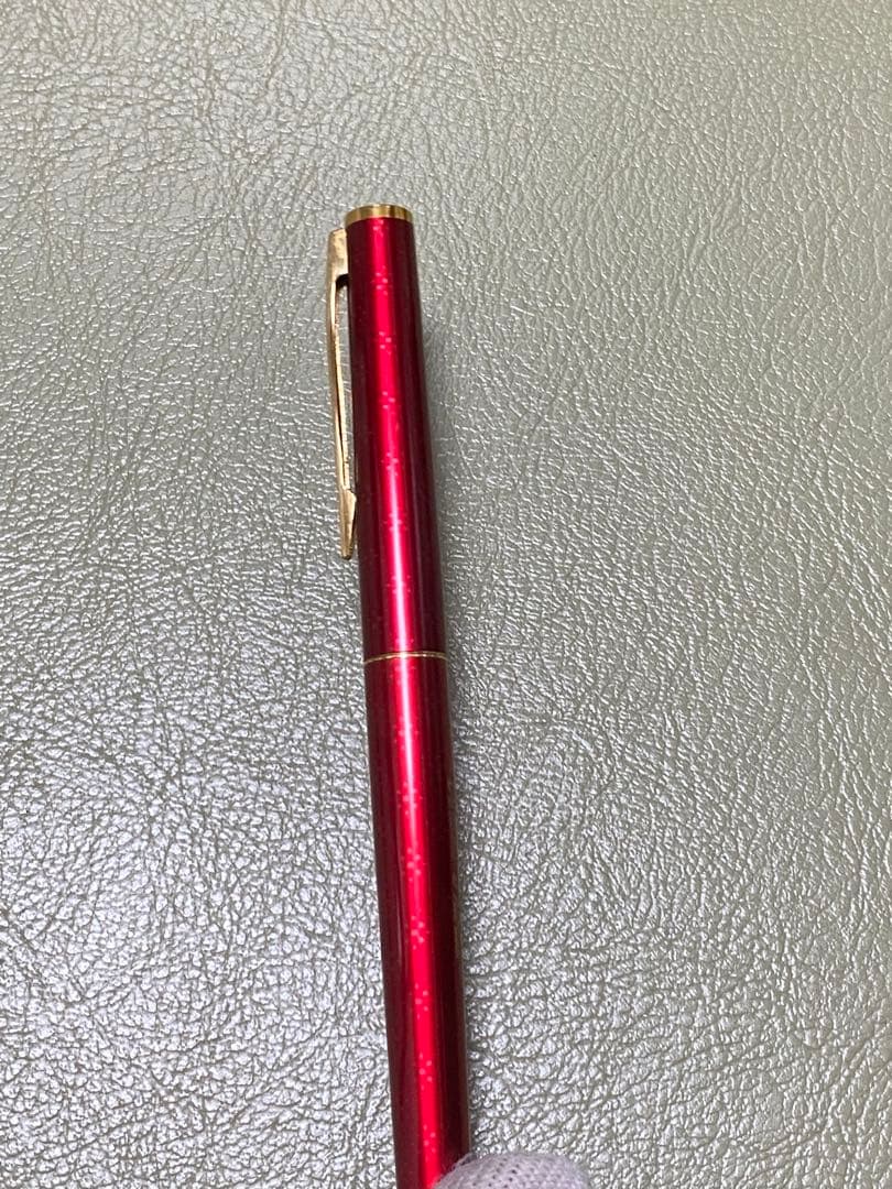 Pilot Elite Hasem Shibata 14K 585 gold fountain pen with a sleek design
