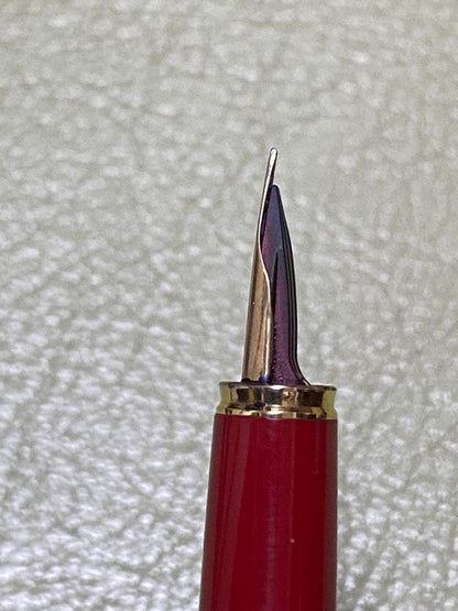 Pilot Elite Hasem Shibata 14K 585 gold fountain pen with a sleek design