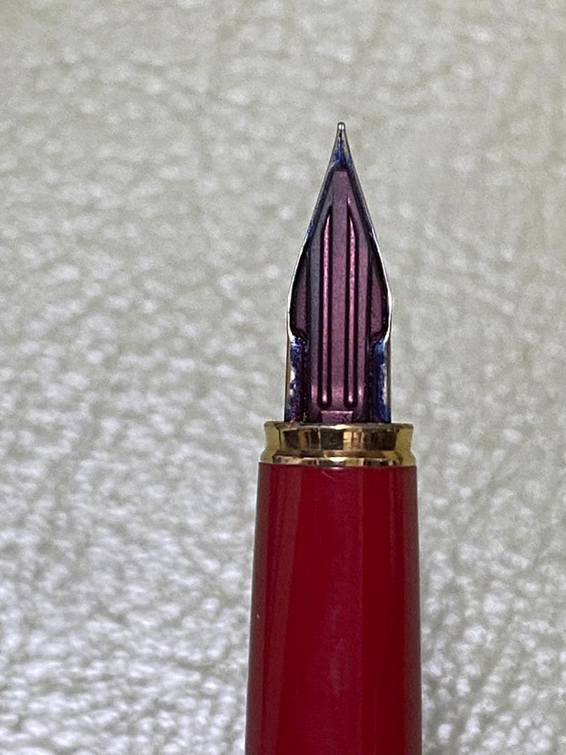 Pilot Elite Hasem Shibata 14K 585 gold fountain pen with a sleek design
