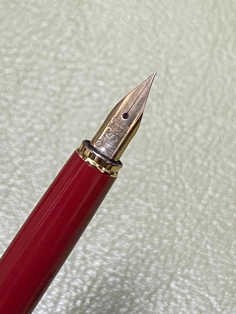 Pilot Elite Hasem Shibata 14K 585 gold fountain pen with a sleek design