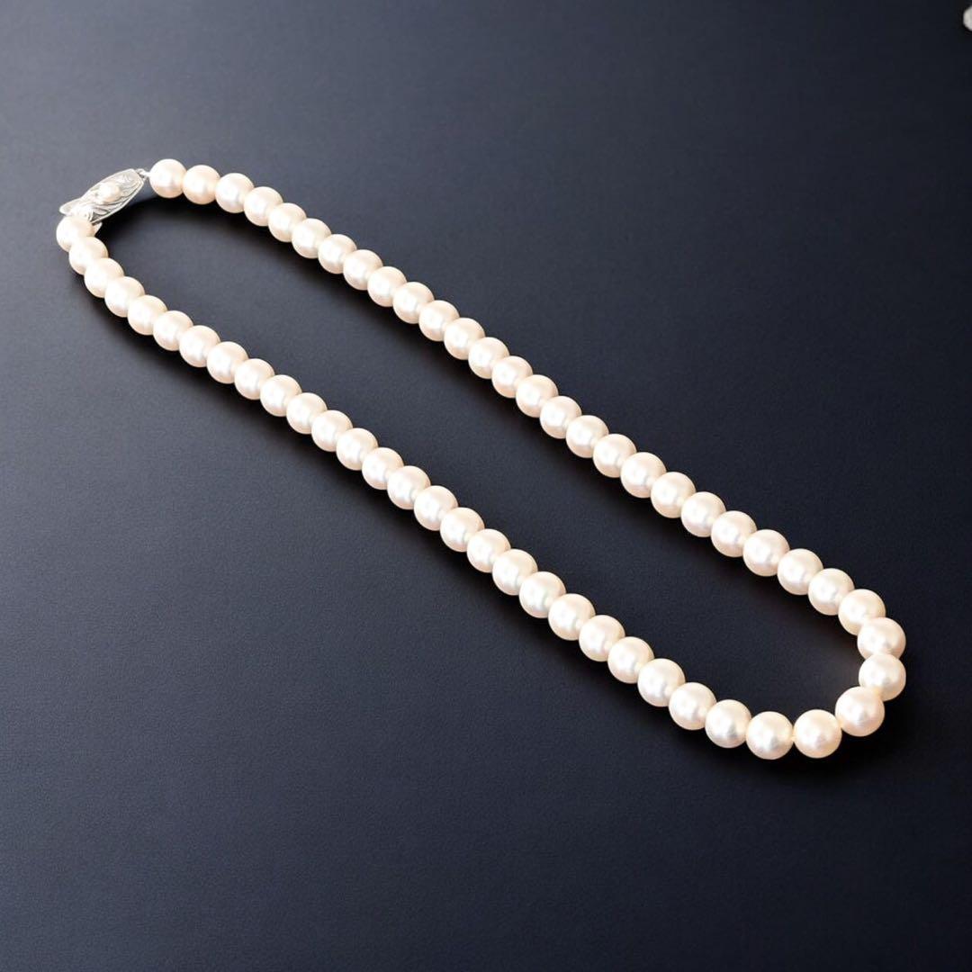 Highest grade Tasaki K14 white gold necklace with round Akoya pearls and a 42.5 cm length