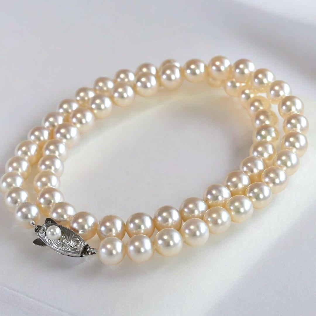 Highest grade Tasaki K14 white gold necklace with round Akoya pearls and a 42.5 cm length