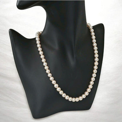 Highest grade Tasaki K14 white gold necklace with round Akoya pearls and a 42.5 cm length