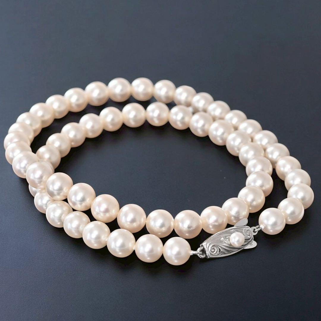 Highest grade Tasaki K14 white gold necklace with round Akoya pearls and a 42.5 cm length