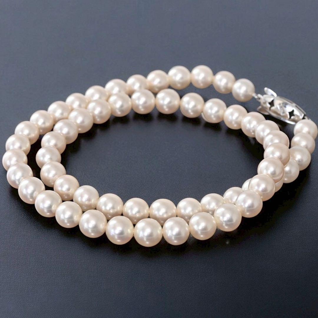 Highest grade Tasaki K14 white gold necklace with round Akoya pearls and a 42.5 cm length