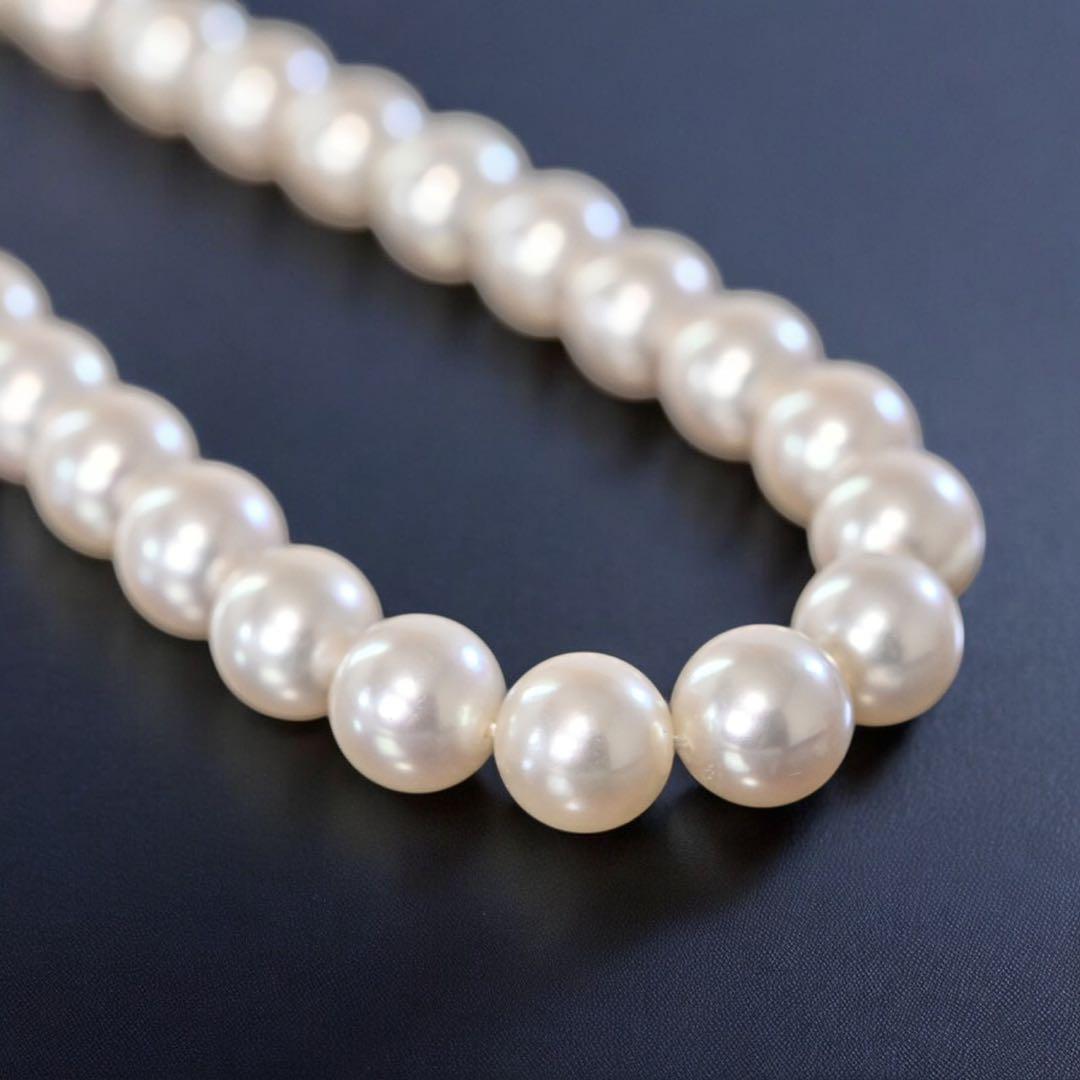 Highest grade Tasaki K14 white gold necklace with round Akoya pearls and a 42.5 cm length
