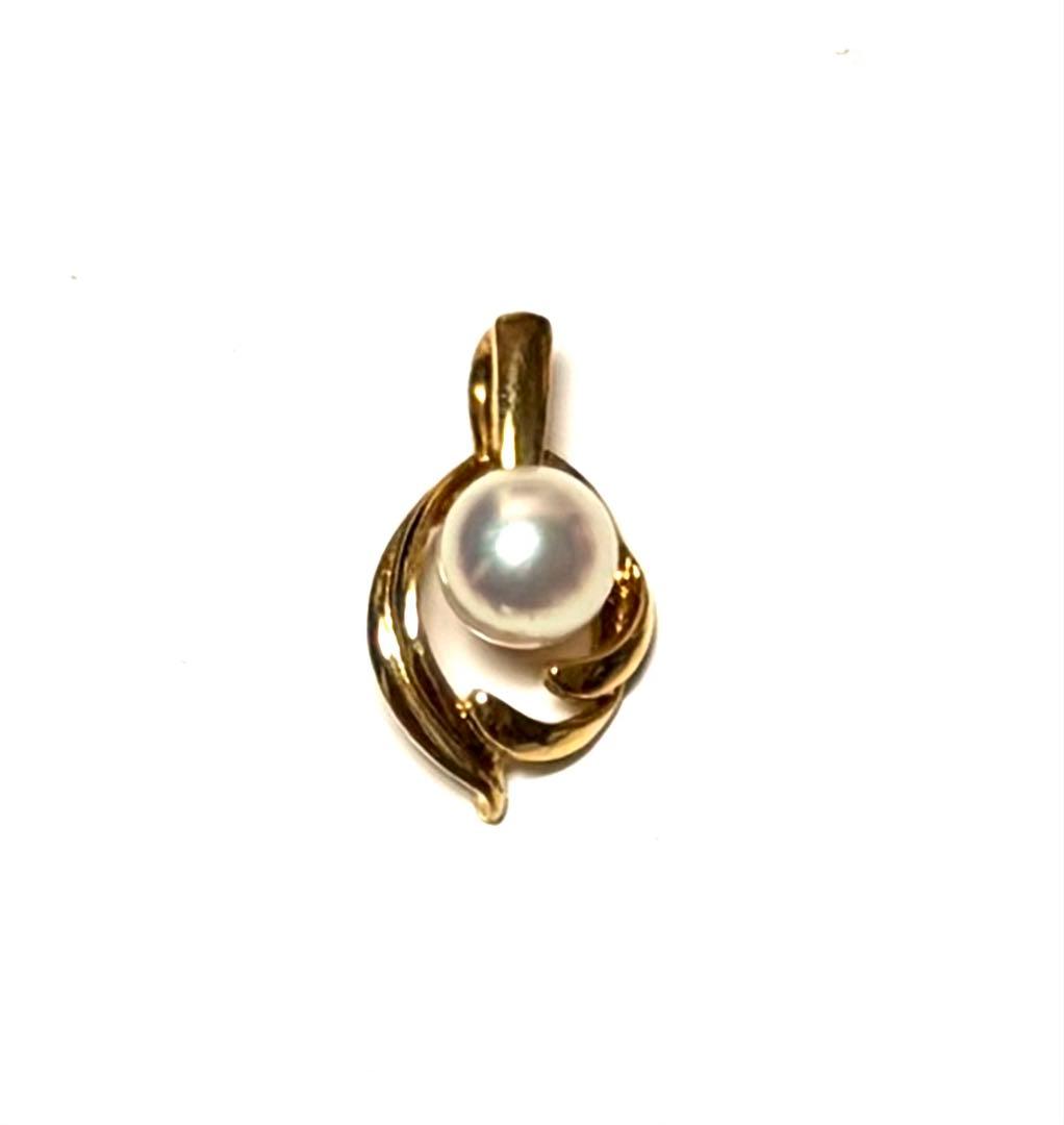 MIKIMOTO Law 18K yellow gold pendant top with pearl, 1 inch length, 1 gram weight