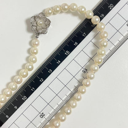Honest Pearl Akoya pearl necklace with about 6mm pearls and silver clasp, 48 cm long