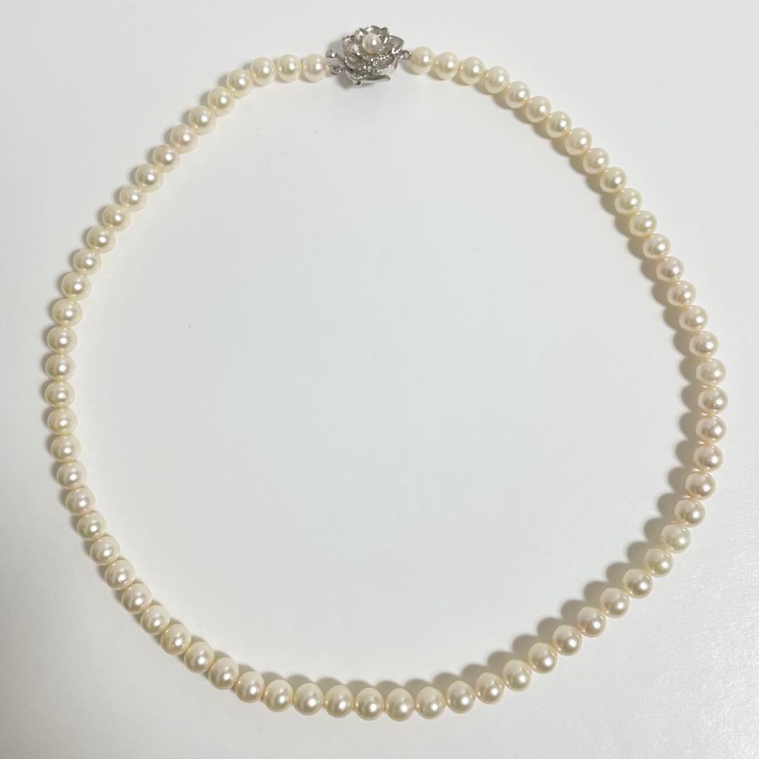 Honest Pearl Akoya pearl necklace with about 6mm pearls and silver clasp, 48 cm long