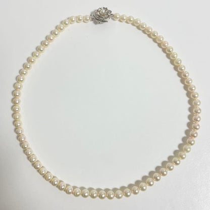 Honest Pearl Akoya pearl necklace with about 6mm pearls and silver clasp, 48 cm long