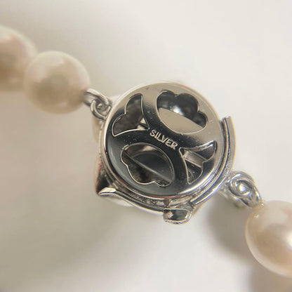 Honest Pearl Akoya pearl necklace with about 6mm pearls and silver clasp, 48 cm long